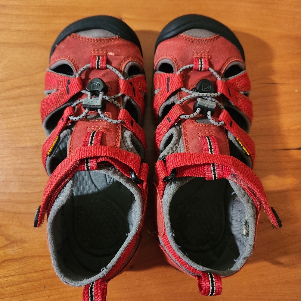 Kids Keen Shoes Size 2